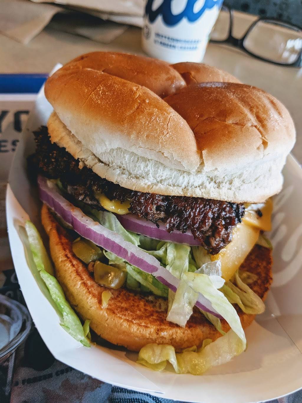 Culvers | restaurant | 700 W Twelve Mile Rd, Madison Heights, MI 48071, USA | 2485465311 OR +1 248-546-5311