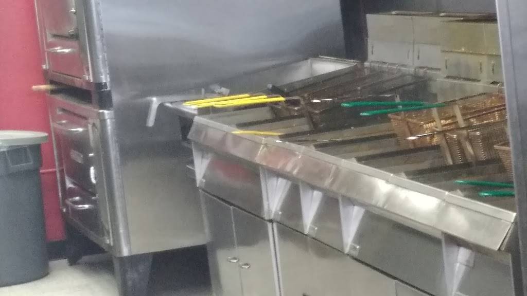 Golden Chicken | restaurant | 6806 W Villard Ave, Milwaukee, WI 53218, USA | 4144624211 OR +1 414-462-4211