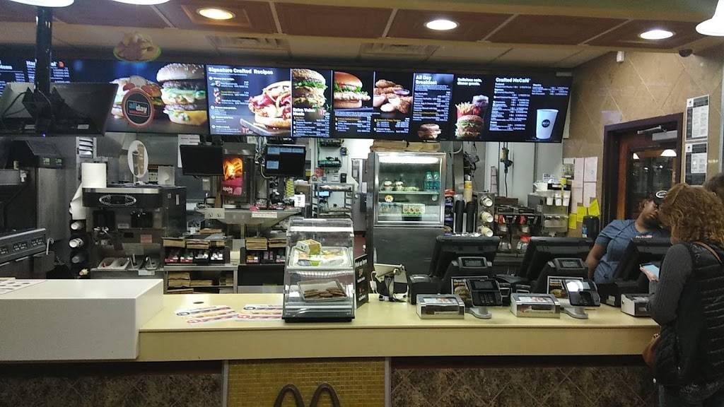 McDonalds | cafe | 420 E Market St, Louisville, KY 40202, USA | 5025838400 OR +1 502-583-8400