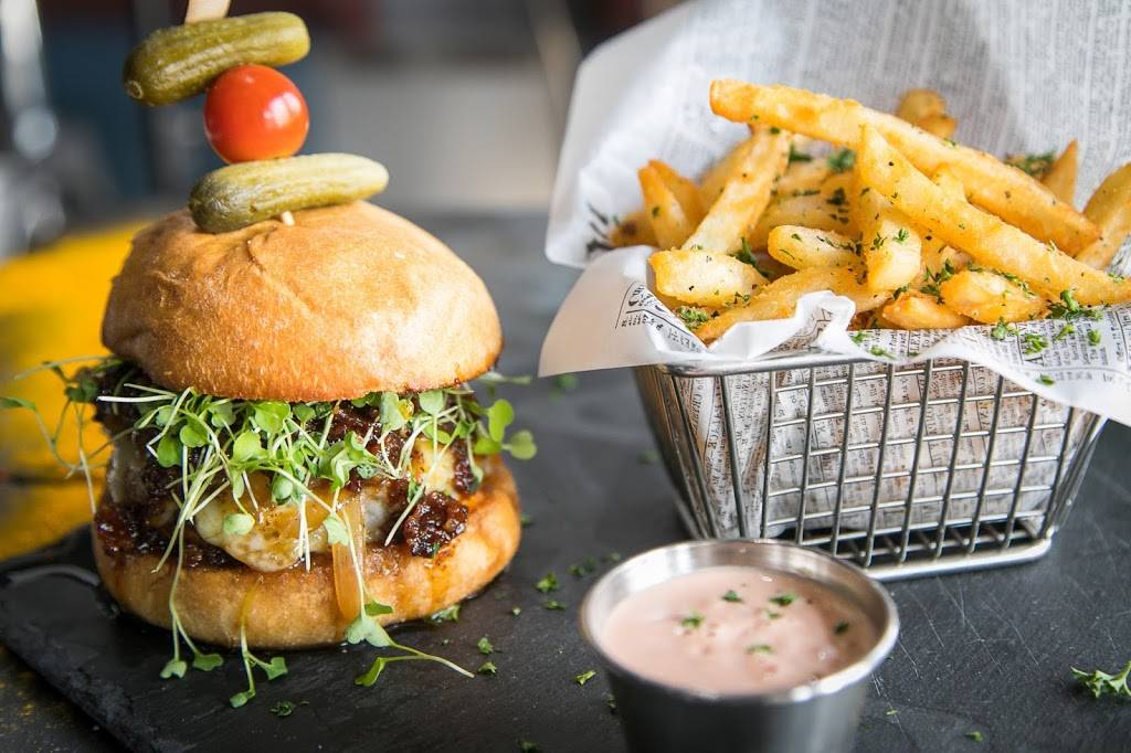 Casa Restaurant & Lounge | restaurant | 3607 E Tremont Ave, Bronx, NY 10465, USA | 7187922272 OR +1 718-792-2272