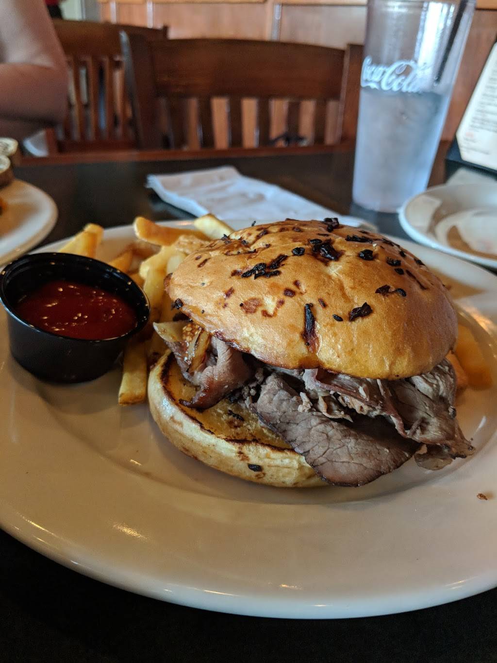 Rocs Grill & Bar | restaurant | 500 Wessel Dr, Fairfield, OH 45014, USA | 5138057250 OR +1 513-805-7250