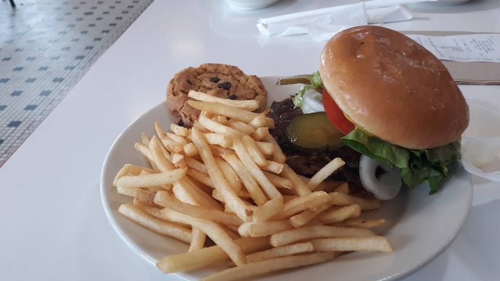 Steak n Shake | restaurant | 3350 N Morrison Rd, Muncie, IN 47304, USA | 7652884366 OR +1 765-288-4366