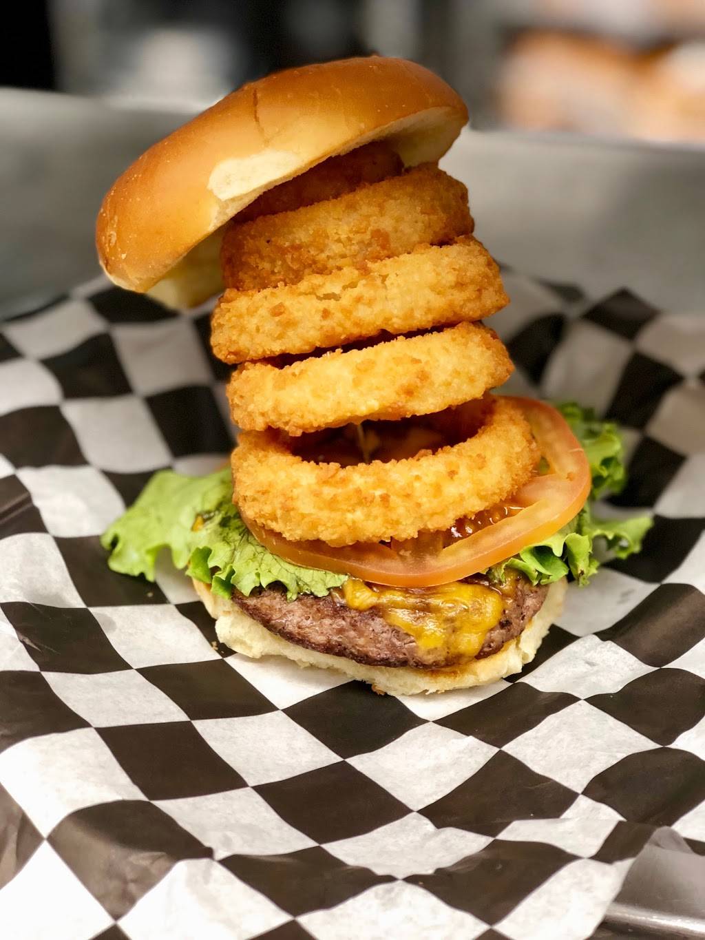 Coaches Burger Bar Boardman | restaurant | 708 Boardman-Canfield Rd, Boardman, OH 44512, USA | 3309532334 OR +1 330-953-2334