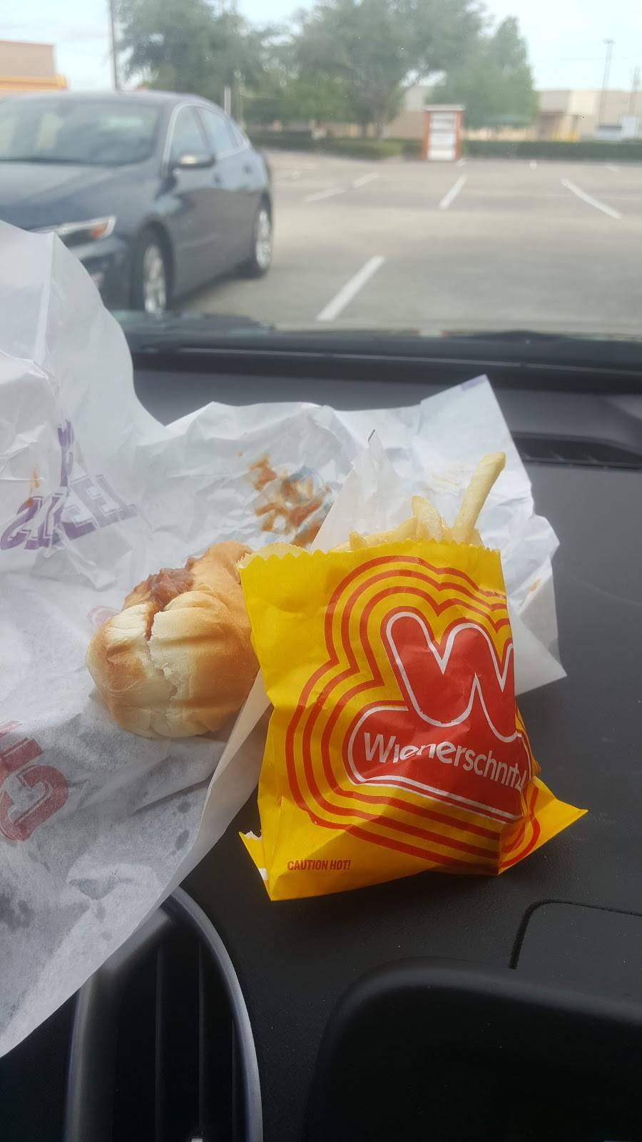 Wienerschnitzel | restaurant | 6050 Folsom Dr, Beaumont, TX 77706, USA | 4093470385 OR +1 409-347-0385