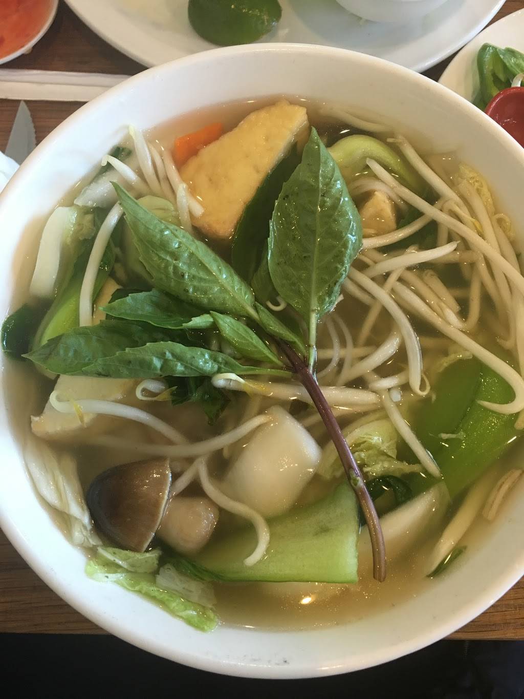 Pho Avenue | restaurant | 2500 W El Camino Real, Mountain View, CA 94040, USA | 6509352183 OR +1 650-935-2183