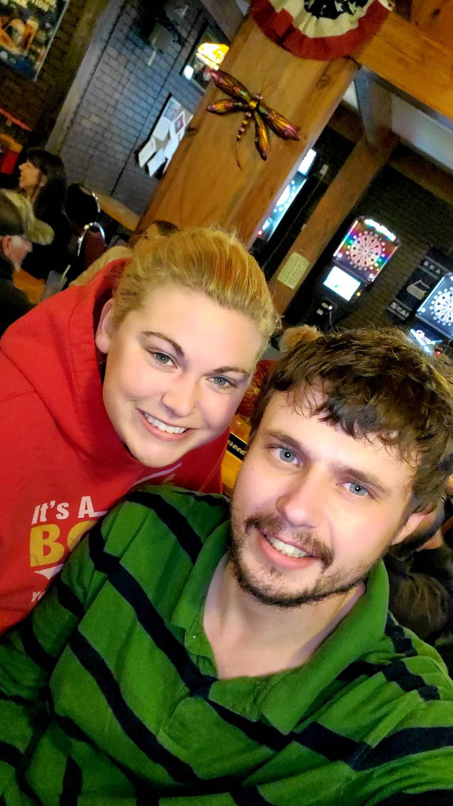 The Carriage Restaurant & Lounge | restaurant | 1334 12th Ave, Longview, WA 98632, USA | 3604258545 OR +1 360-425-8545