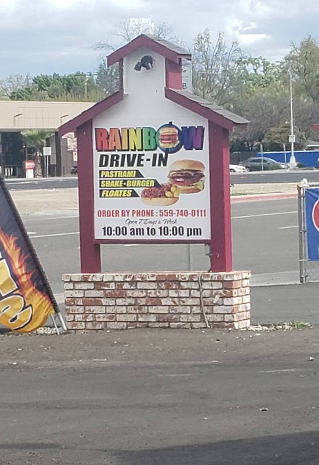 Rainbow drive in #2 | restaurant | 1921 W Tulare Ave, Visalia, CA 93277, USA | 5597400111 OR +1 559-740-0111