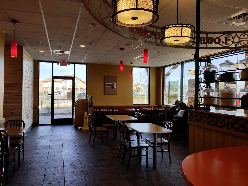 Popeyes Louisiana Kitchen | restaurant | 19025 Golden Valley Rd, Santa Clarita, CA 91387, USA | 6613470277 OR +1 661-347-0277