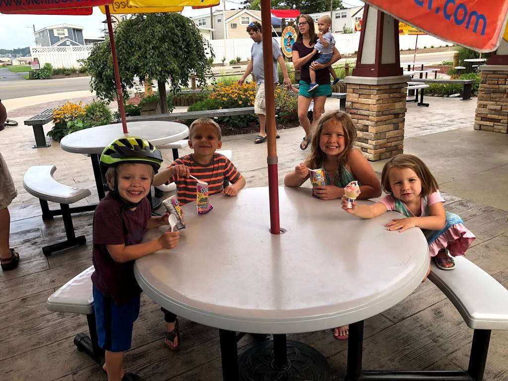 Dune Dogz & Treats | restaurant | 2233 Ottawa Beach Rd, Holland, MI 49424, USA | 6167383649 OR +1 616-738-3649