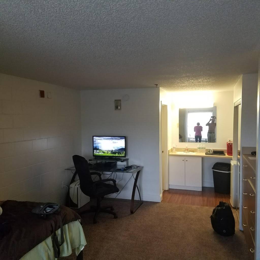 College Village Inn | restaurant | Collegiate Way, Orlando, FL 32817, USA | 4072039695 OR +1 407-203-9695