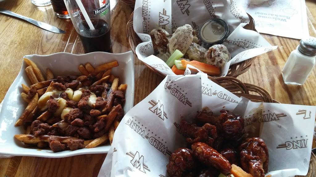 Wild Wing | restaurant | 610 Laurelwood Dr #400, Waterloo, ON N2V 0A2, Canada | 5198889453 OR +1 519-888-9453