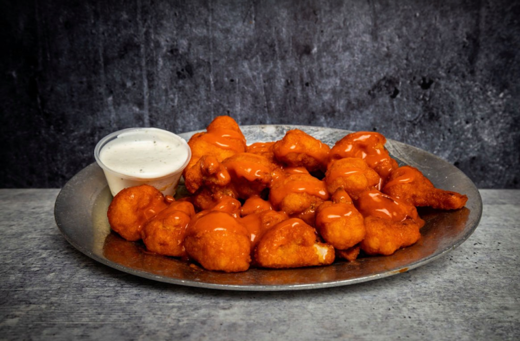 Toss Em Wing Factory | meal takeaway | 4214 Shelbyville Rd, Louisville, KY 40207, USA | 5025368555 OR +1 502-536-8555