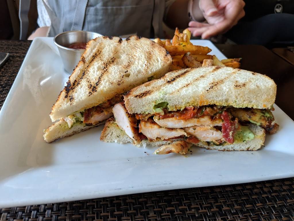 Green Street Tavern | restaurant | 69 W Green St, Pasadena, CA 91105, USA | 6262299961 OR +1 626-229-9961