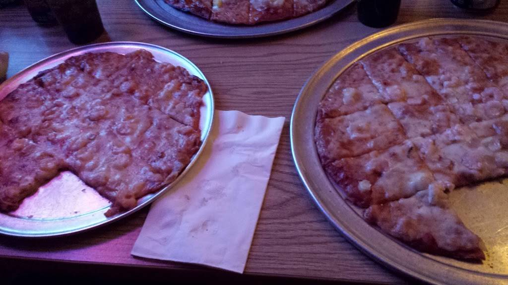 Reds Tavern & Pizzeria | restaurant | 19620 IL-173, Harvard, IL 60033, USA | 8159434951 OR +1 815-943-4951