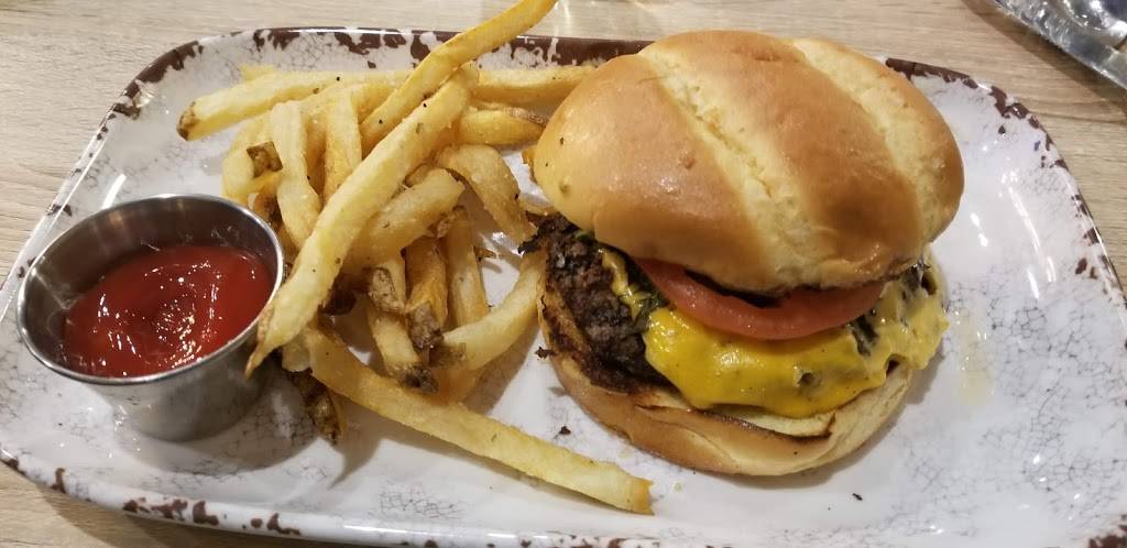 Shift Restaurant and Bar | restaurant | 24253 State Line Rd, Lawrenceburg, IN 47025, USA | 8127477512 OR +1 812-747-7512