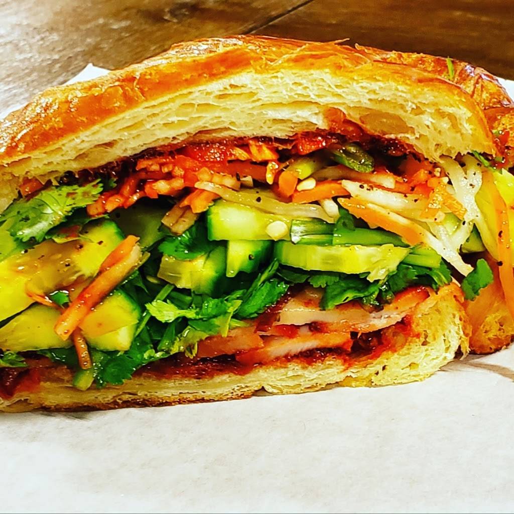 Fresh Taste @ The Warehouse Market | restaurant | Biro Business Center, 1241 W Airport Blvd, Sanford, FL 32773, USA | 3212996960 OR +1 321-299-6960