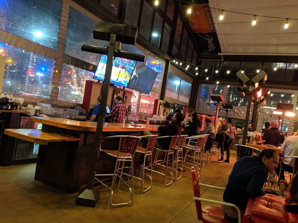 Rock & Brews | restaurant | 5351 Nebraska Furniture Mart Dr, The Colony, TX 75056, USA | 9725841670 OR +1 972-584-1670