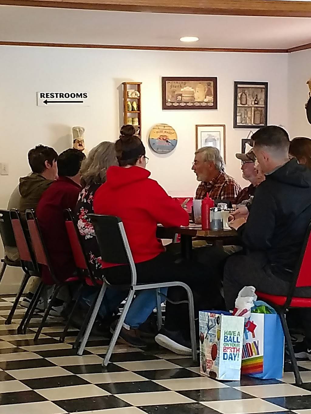 Daves Diner | restaurant | 390 Brunswick Ave, Gardiner, ME 04345, USA | 2075880022 OR +1 207-588-0022