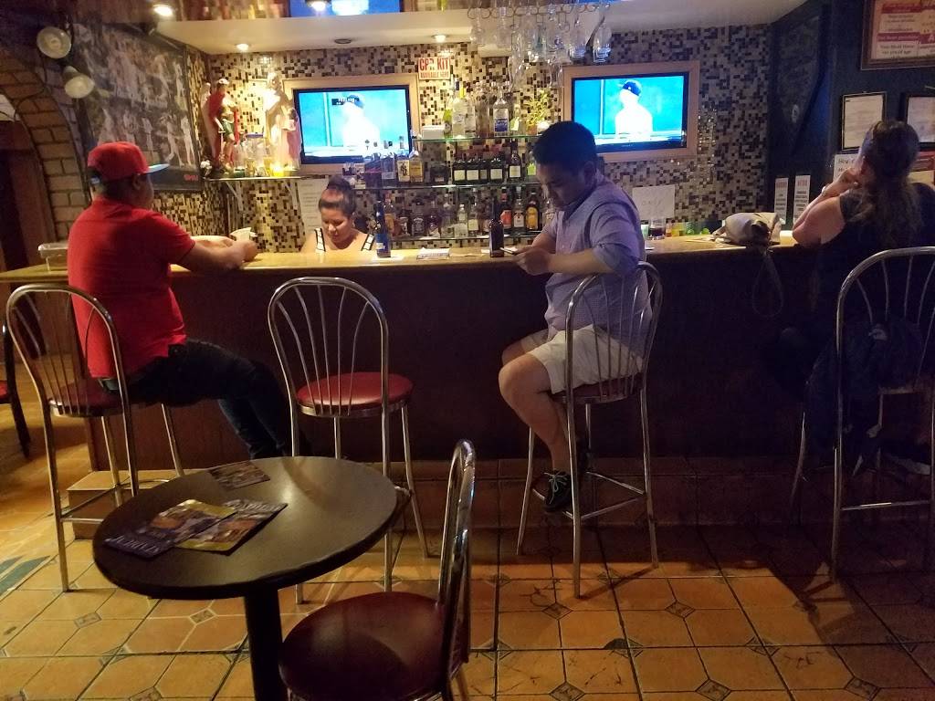 Stadium pizza | restaurant | 115 E 157th St, The Bronx, NY 10451, USA | 7182922603 OR +1 718-292-2603