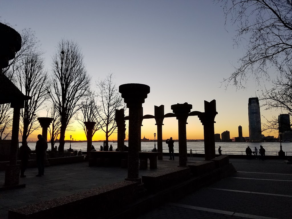 SouthWest NY | restaurant | 301 South End Ave, New York, NY 10280, USA | 2129450528 OR +1 212-945-0528