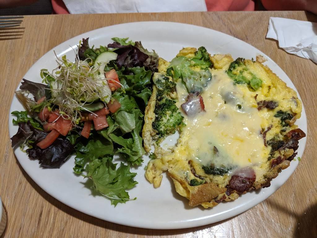 On A Roll Cafe And Catering | restaurant | 55 Pittsfield Rd, Lenox, MA 01240, USA | 4136379544 OR +1 413-637-9544