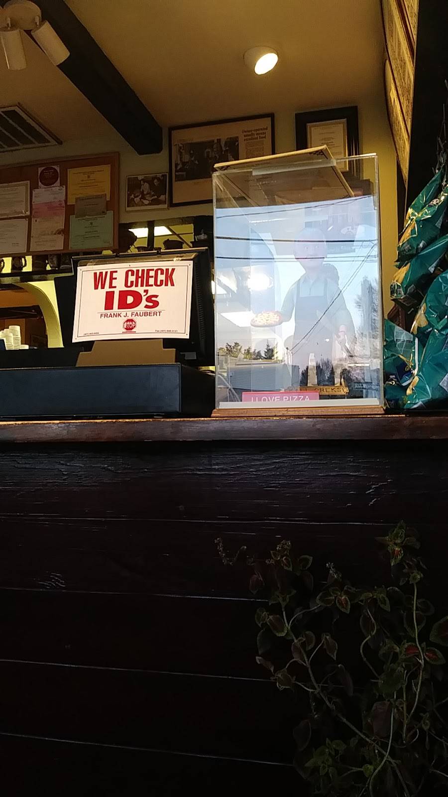 Town Pizza | restaurant | 949 Willett Ave, Riverside, RI 02915, USA | 4014330300 OR +1 401-433-0300