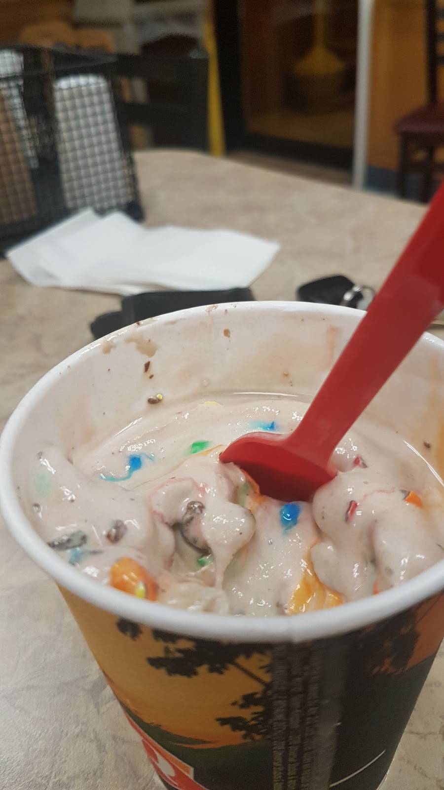 Dairy Queen | restaurant | 2100 6th St SW, Cedar Rapids, IA 52404, USA | 3193620785 OR +1 319-362-0785