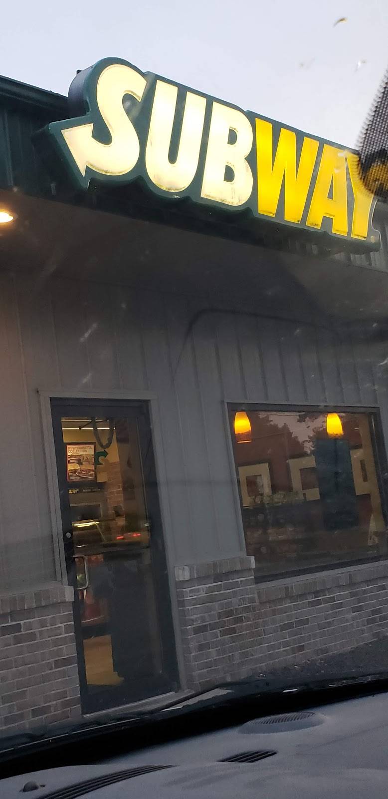 Subway | restaurant | 720 S Washington St, Bunker Hill, IL 62014, USA | 6185856880 OR +1 618-585-6880