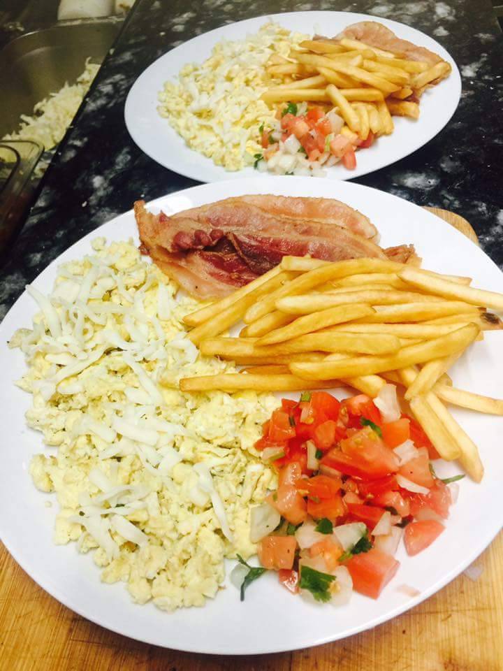 La Casa del Pan con Lechón | restaurant | 2795 W 78th St, Hialeah, FL 33016, USA | 3058243115 OR +1 305-824-3115