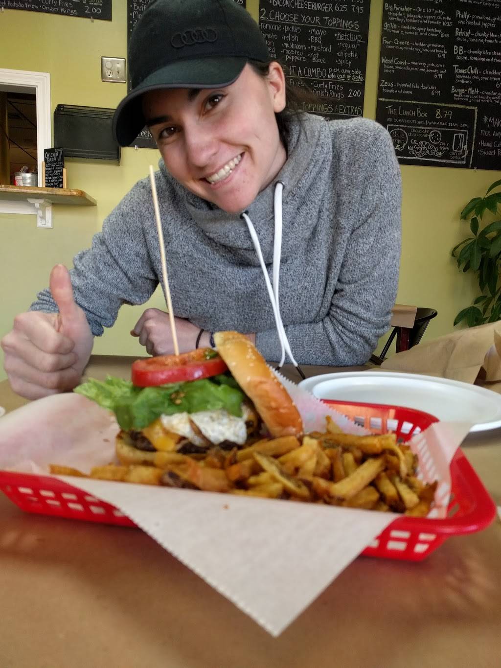 Burger Grille | restaurant | 316 N Main St, Uxbridge, MA 01569, USA | 5083729090 OR +1 508-372-9090