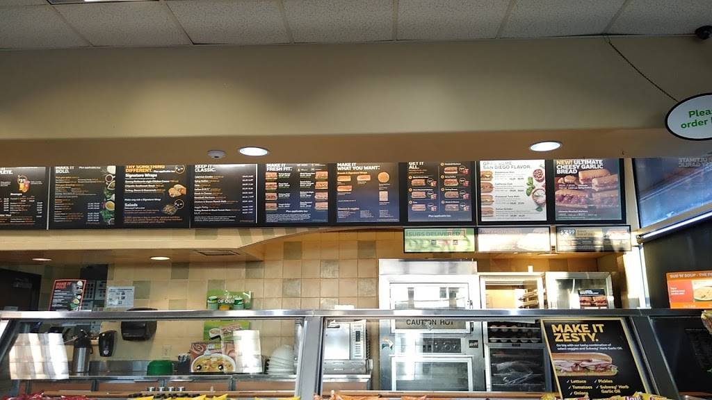 Subway Restaurants | restaurant | 8396 Parkway Dr, La Mesa, CA 91942, USA | 6196673266 OR +1 619-667-3266
