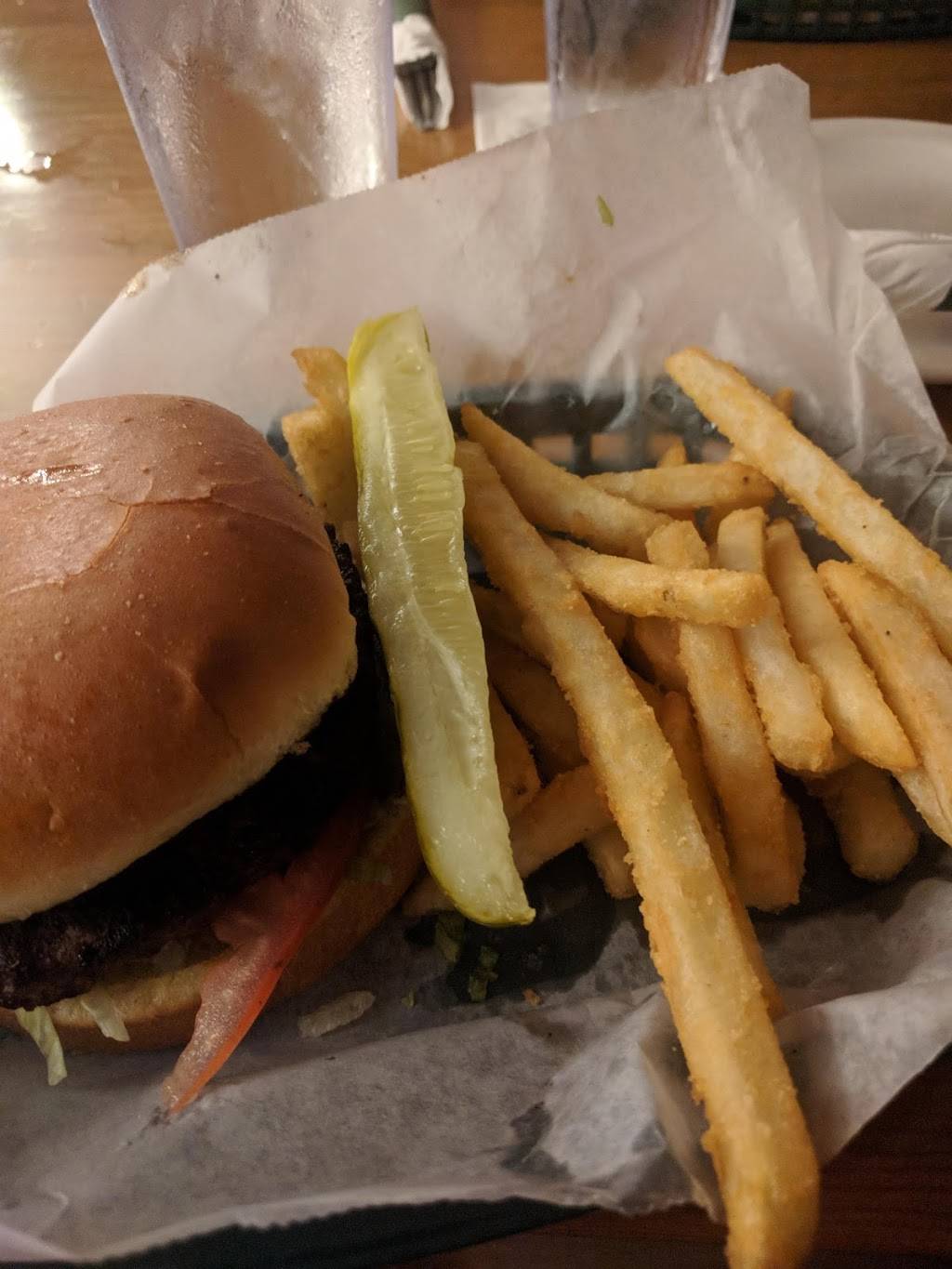 The Friendly Tavern | restaurant | 206 N Paw Paw St, Coloma, MI 49038, USA | 2694683037 OR +1 269-468-3037