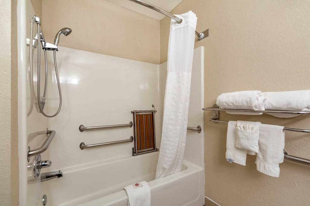 Comfort Inn Oklahoma City South - I-240 | restaurant | 7601 C A Henderson Blvd, Oklahoma City, OK 73139, USA | 4056313111 OR +1 405-631-3111