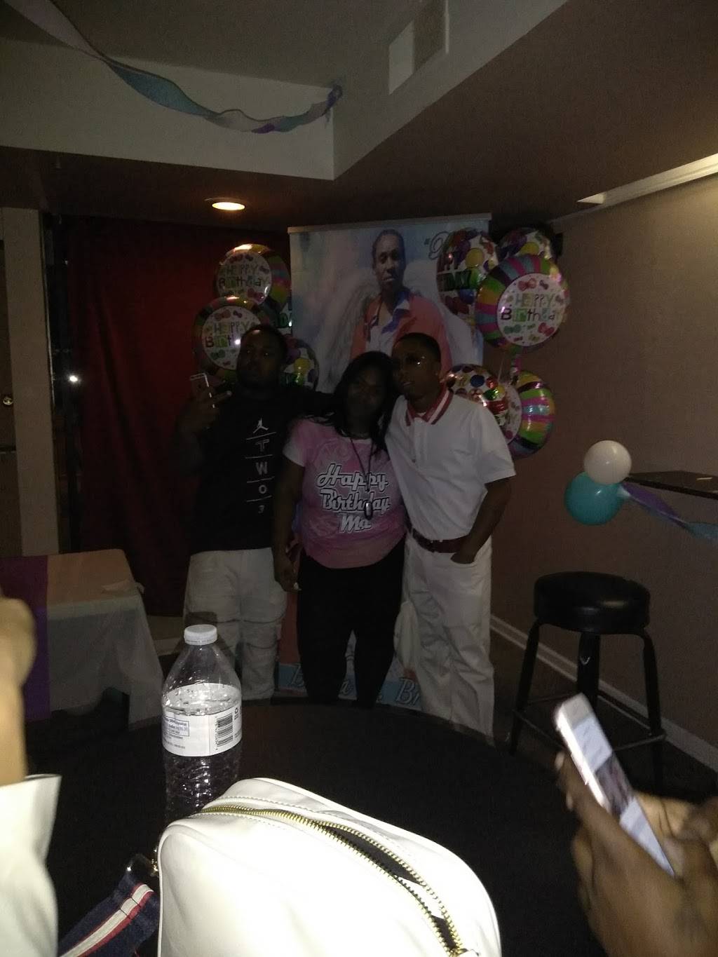 Spot At 76th | restaurant | 5954 N 76th St, Milwaukee, WI 53218, USA | 4142319202 OR +1 414-231-9202