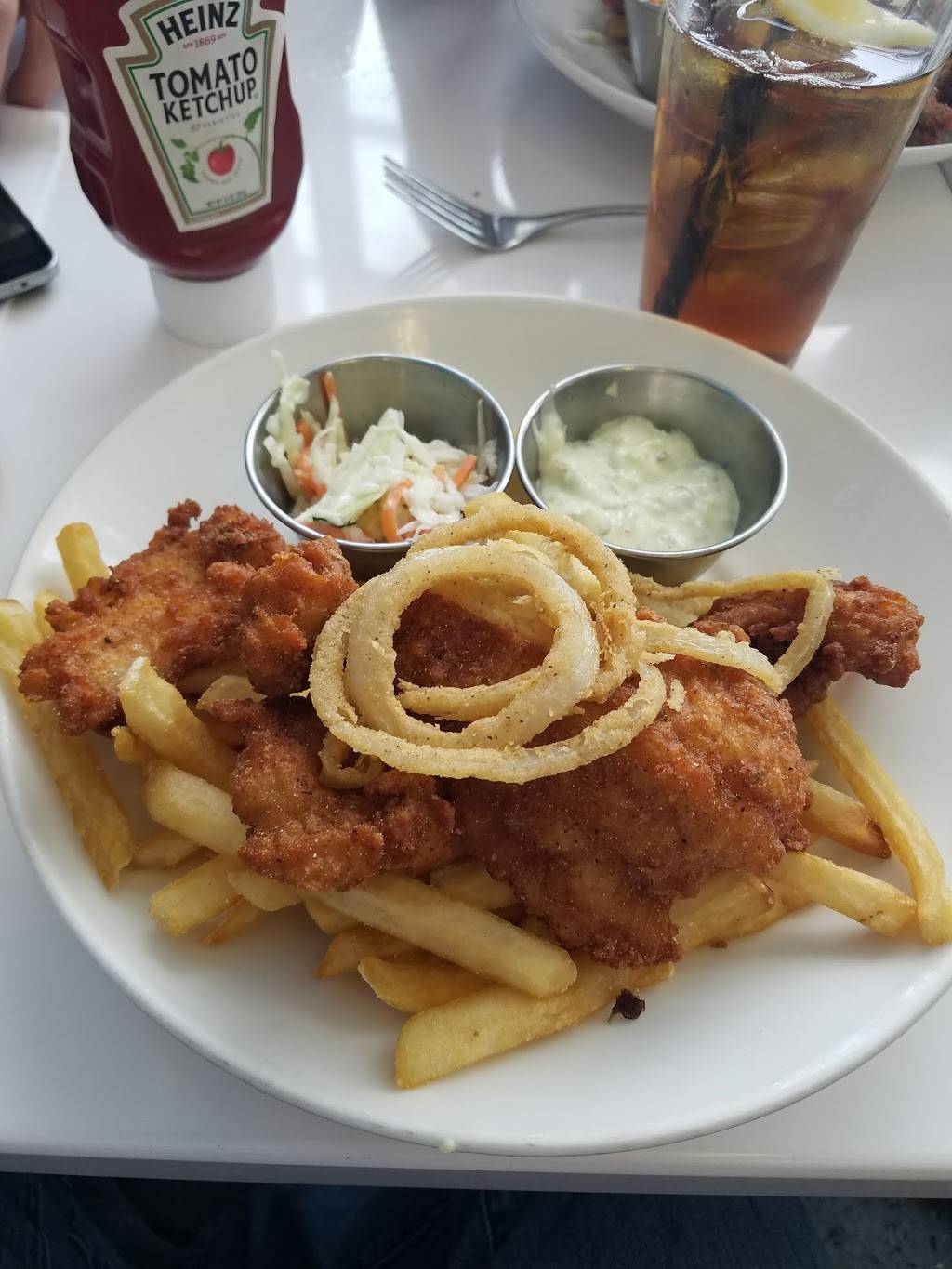 Legal Sea Foods | restaurant | Boston Logan International Airport (BOS), Terminal C, 1 Harborside Dr, Boston, MA 02128, USA | 6175682800 OR +1 617-568-2800