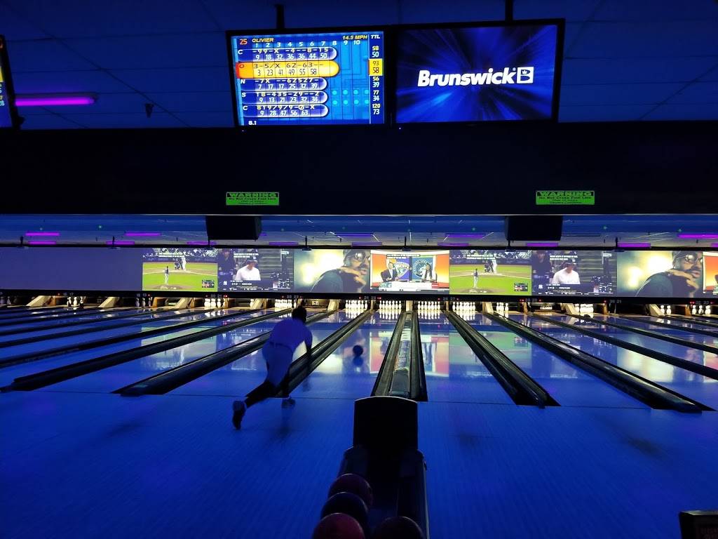 Bowlero Melbourne | restaurant | 1099 N Wickham Rd, Melbourne, FL 32935, USA | 3212422695 OR +1 321-242-2695