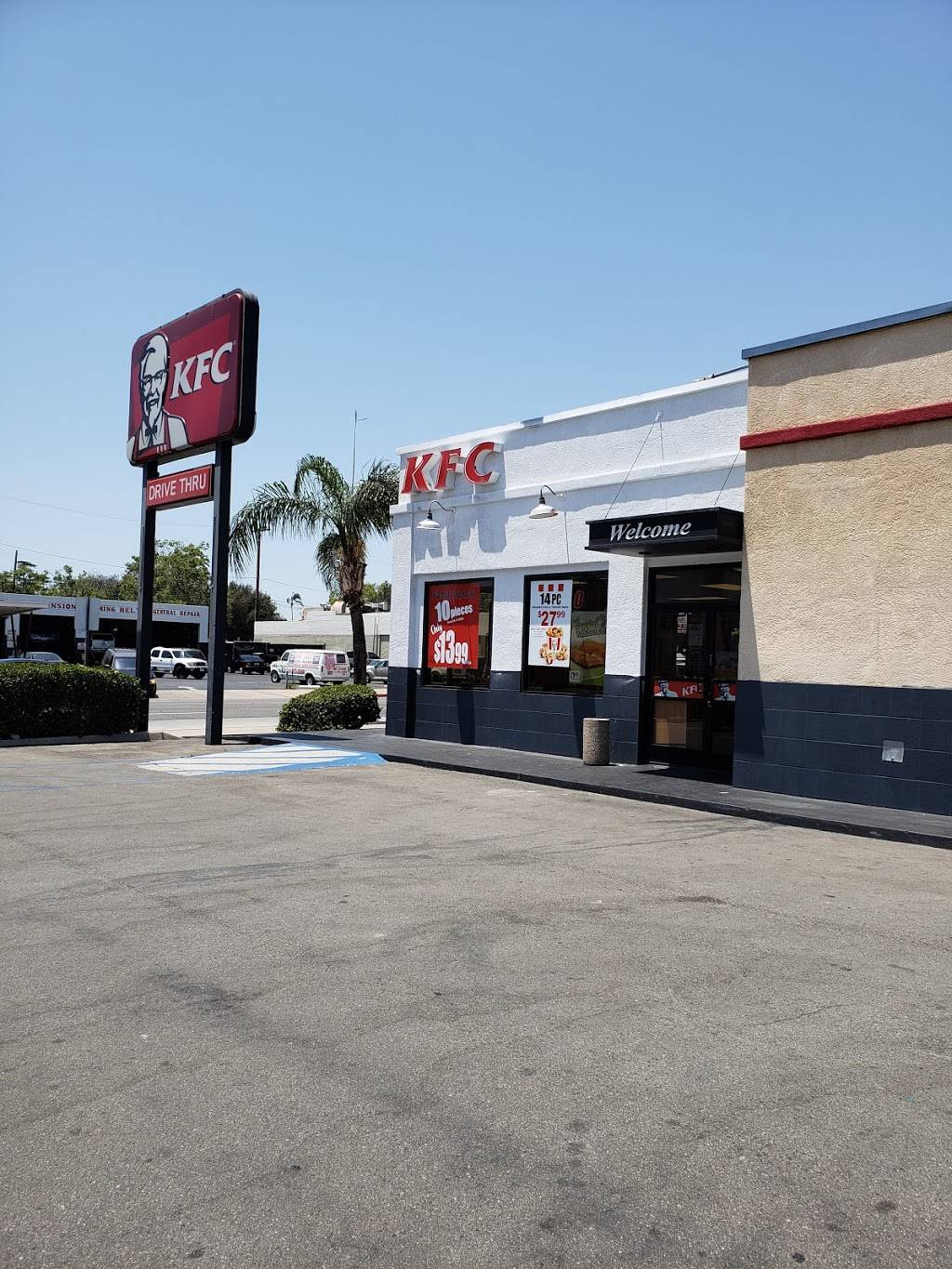 KFC | restaurant | 1345 S Main St, Santa Ana, CA 92707, USA | 7145424771 OR +1 714-542-4771