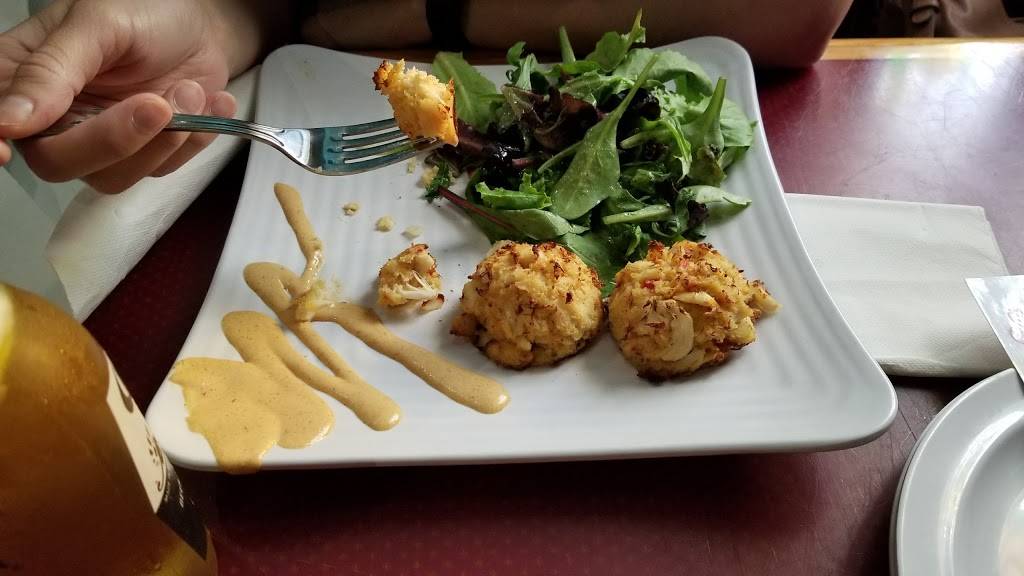 Chickies & Petes | restaurant | 4010 Robbins Ave, Philadelphia, PA 19135, USA | 2153383060 OR +1 215-338-3060