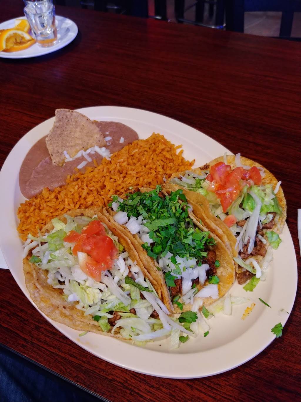 Taco Village | restaurant | 1590 Rand Rd, Des Plaines, IL 60016, USA | 8472993299 OR +1 847-299-3299