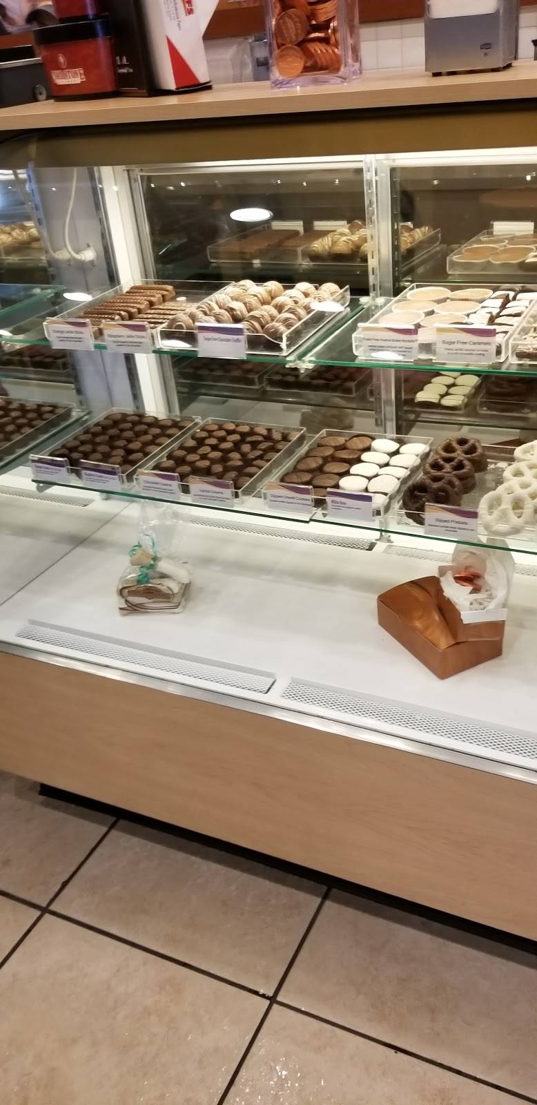 Cold Stone Creamery | bakery | 71 Silhavy Rd Ste 161, Valparaiso, IN 46383, USA | 2194763430 OR +1 219-476-3430