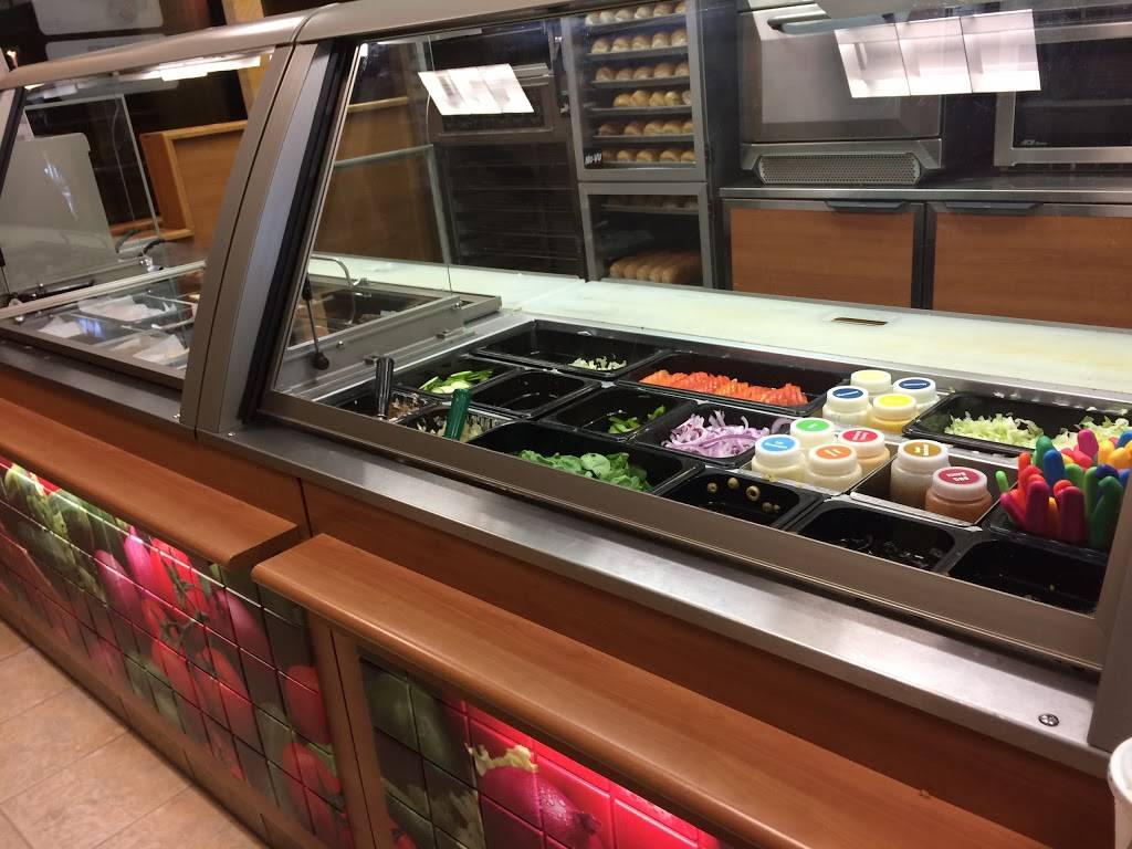 Subway | restaurant | 8 2nd Ave N, Sauble Beach, ON N0H 2G0, Canada | 5194221689 OR +1 519-422-1689