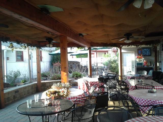 Casa De Emanuel | restaurant | 460 Mulberry St, East Liverpool, OH 43920, USA | 3303829255 OR +1 330-382-9255