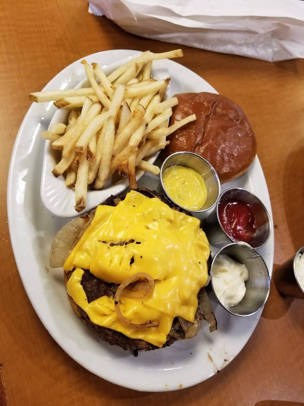 Luckys Steakhouse | restaurant | 3554 Okemos Rd, Okemos, MI 48864, USA | 5173491300 OR +1 517-349-1300