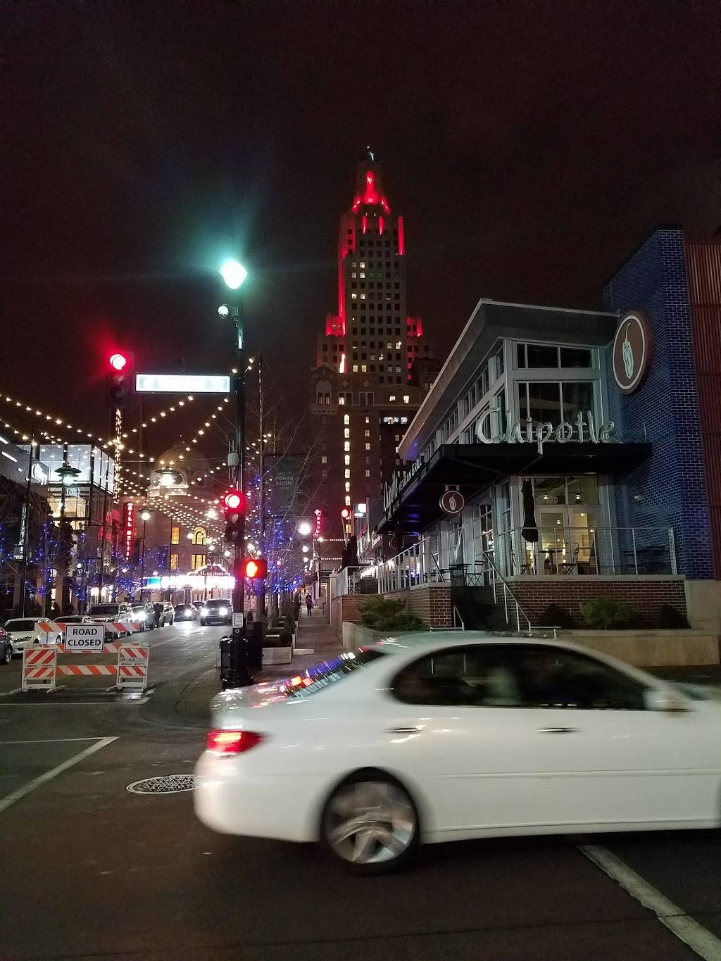 Chipotle Mexican Grill | restaurant | 1370 Walnut St, Kansas City, MO 64106, USA | 8164214342 OR +1 816-421-4342