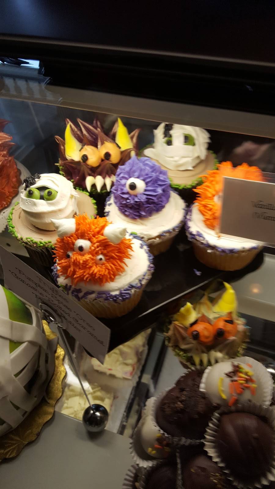 The Gingerbread House | bakery | S63W16147 College Ave, Muskego, WI 53150, USA | 4144229601 OR +1 414-422-9601