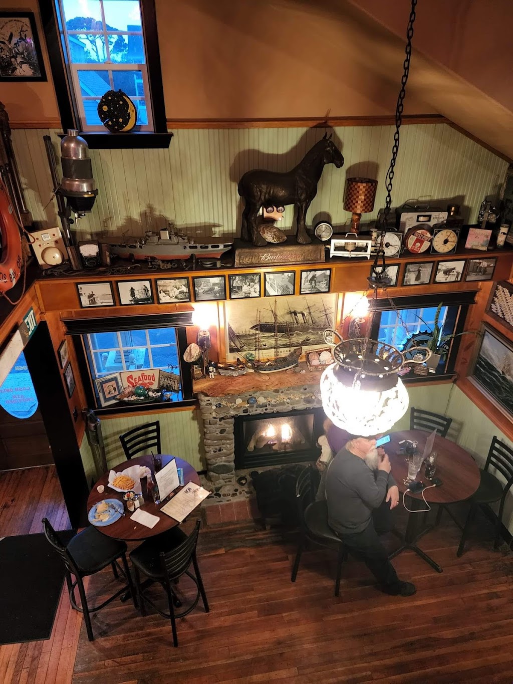 Seadogs Restaurant N Lounge | restaurant | 560 SW Fleet Ave, Lincoln City, OR 97367, USA | 5412648205 OR +1 541-264-8205