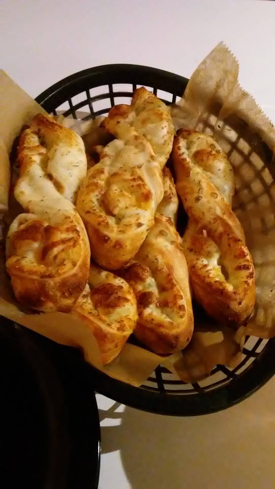 Round Table Pizza | meal delivery | 87 CA-26, Valley Springs, CA 95252, USA | 2097721051 OR +1 209-772-1051