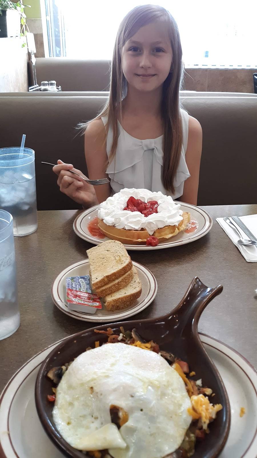 Brothers Family Restaurant | restaurant | 8466 W Peoria Ave #1, Peoria, AZ 85345, USA | 6239791077 OR +1 623-979-1077