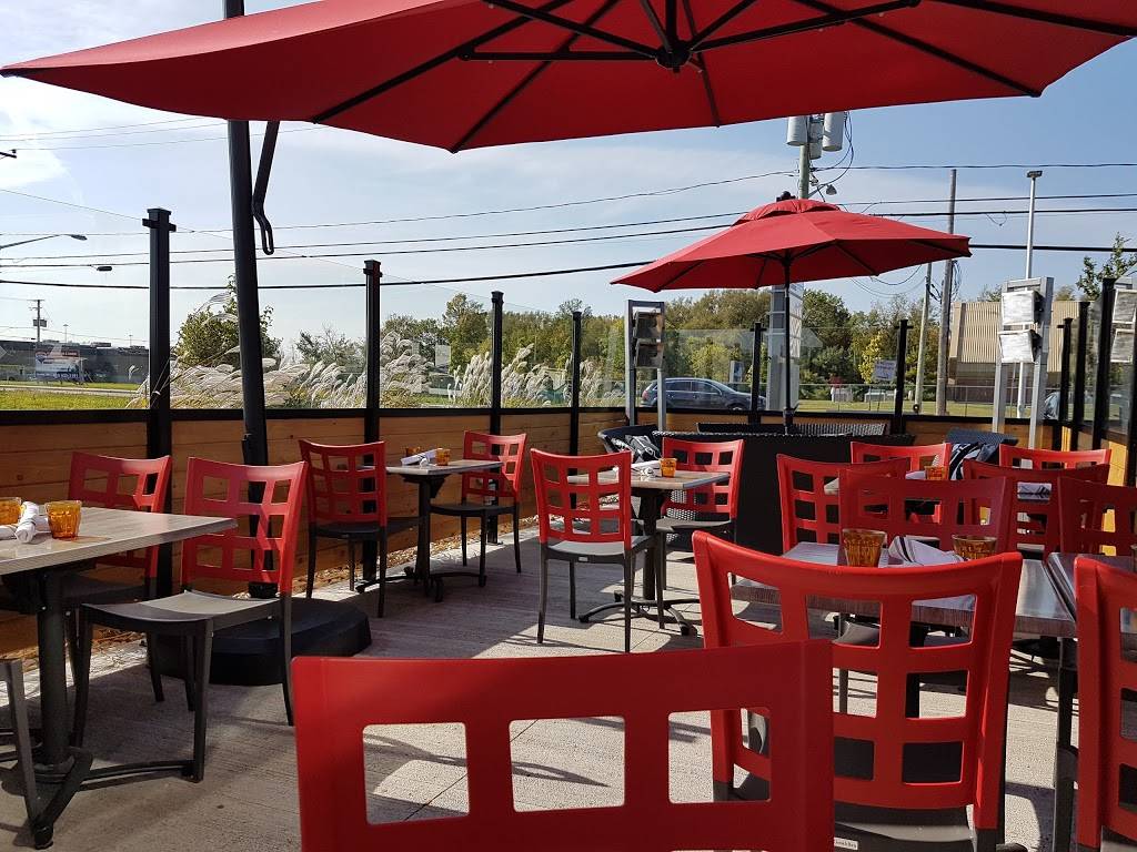 Bistro Le St-Charles | restaurant | St-, 17680 Rue Charles #100, Mirabel, QC J7J 0T6, Canada | 4508188668 OR +1 450-818-8668