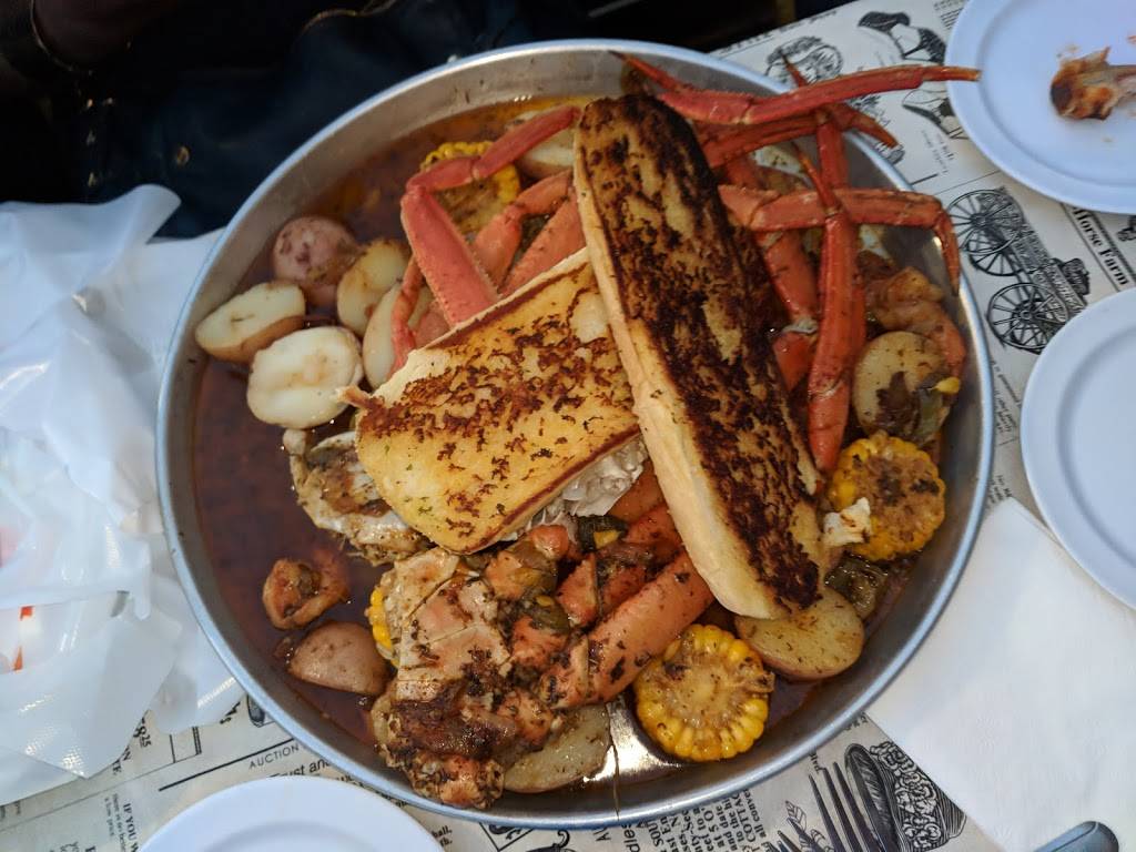 Louisiana Charlies | restaurant | 429 Shoreline Village Drive, Long Beach, CA 90802, USA | 5624326737 OR +1 562-432-6737